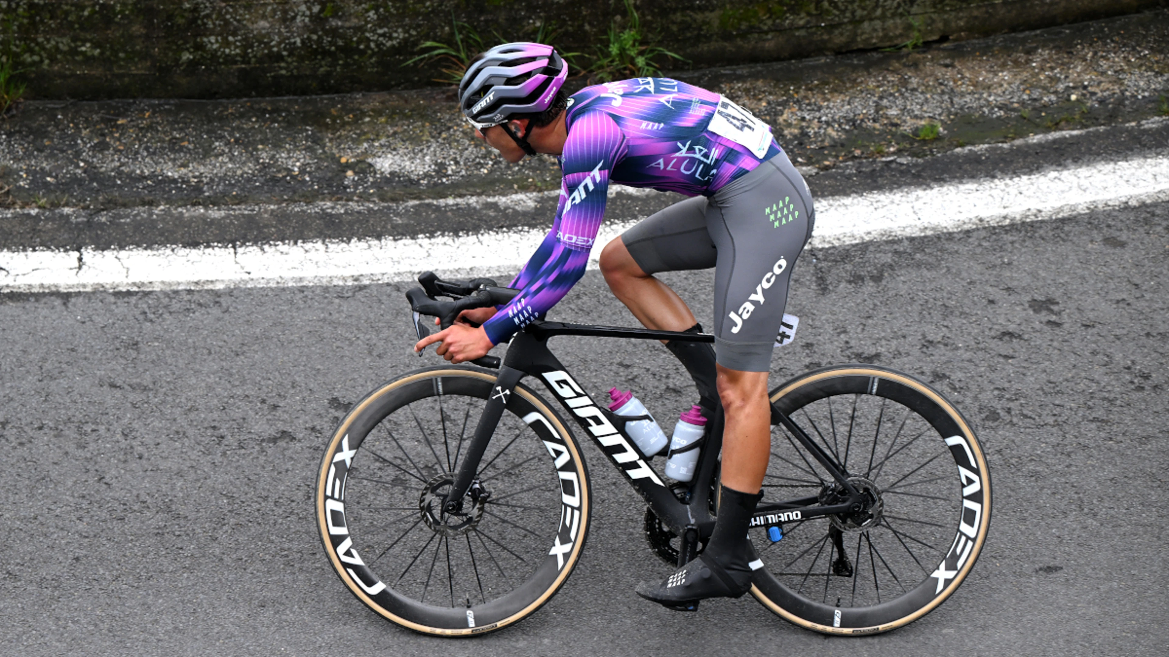 Italian cyclist Privitera dies aged 19 after fall