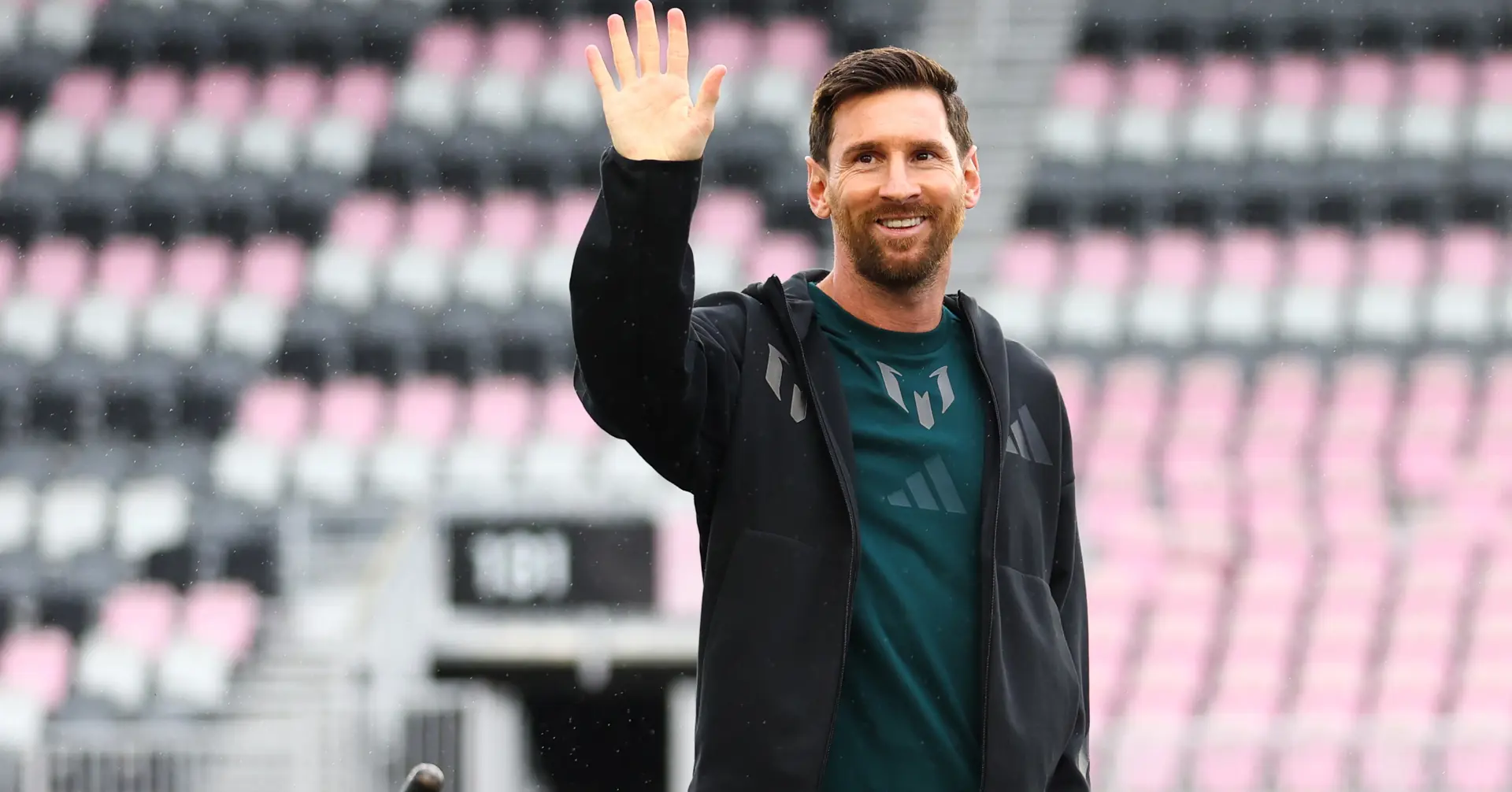 Fans throw objects onto field after Messi visits Kolkata's Salt Lake stadium