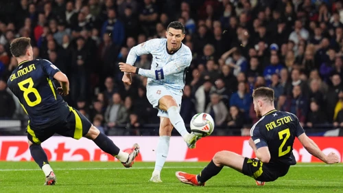 Ronaldo frustrado com a Escócia empatando com Portugal