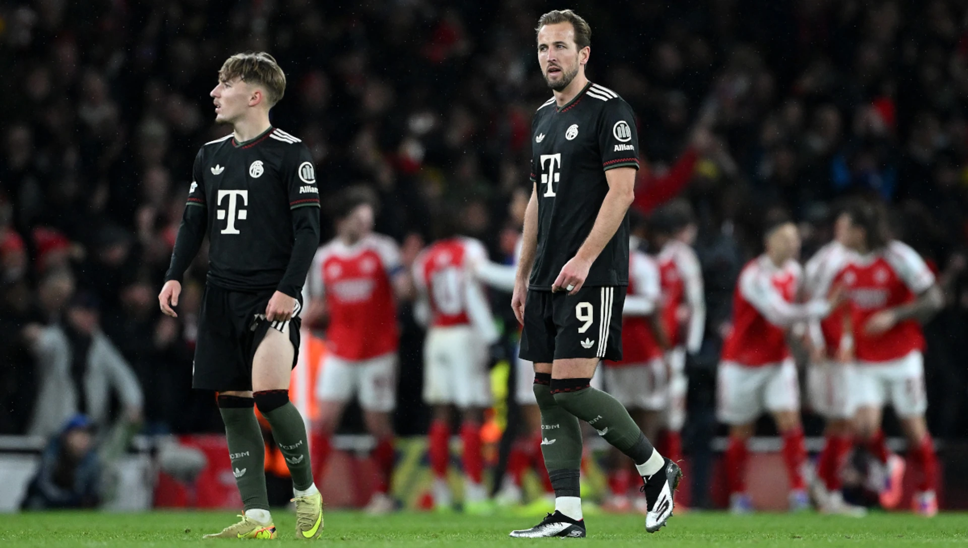Arsenal thump Bayern to stay perfect in UCL