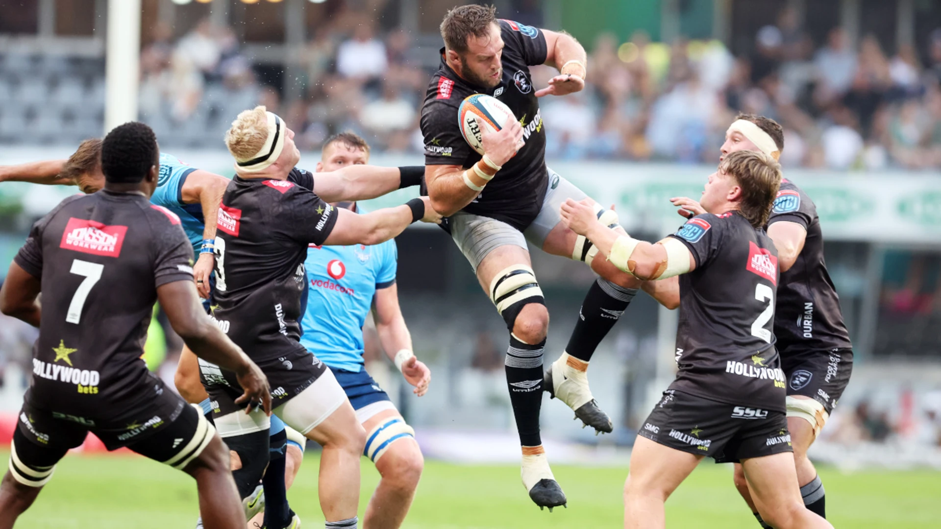 Sharks down Bulls in close encounter