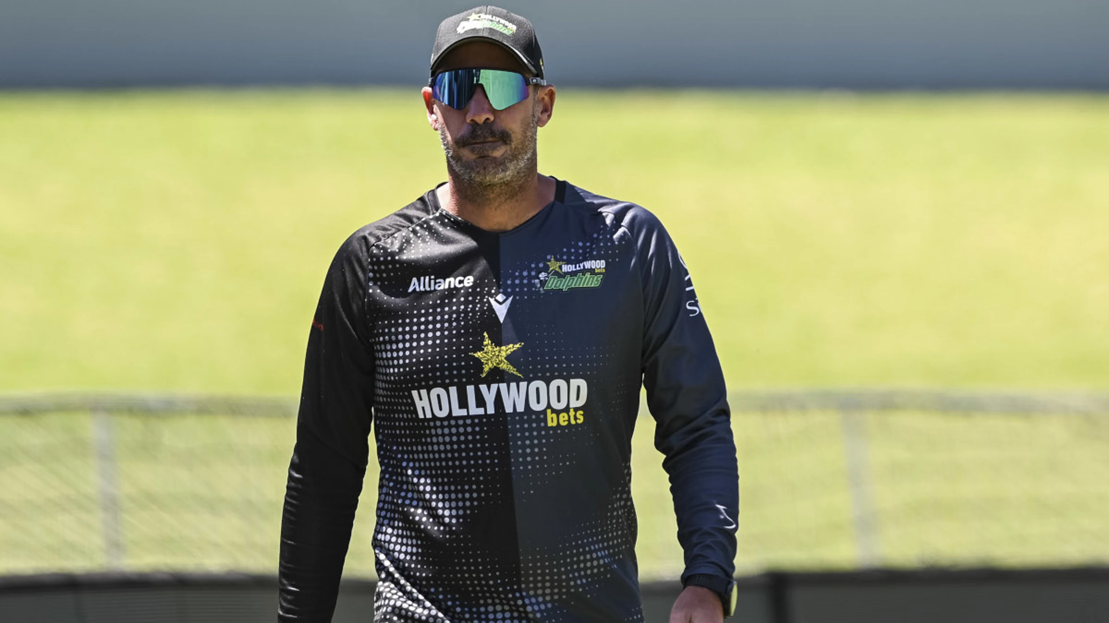 Dolphins set sights on strong red-ball finish