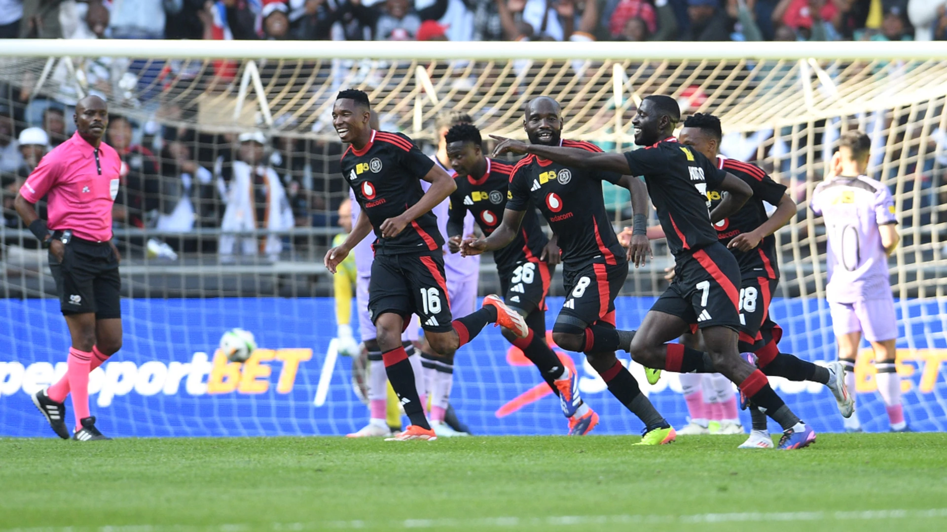 Pirates brush aside City to secure final spot