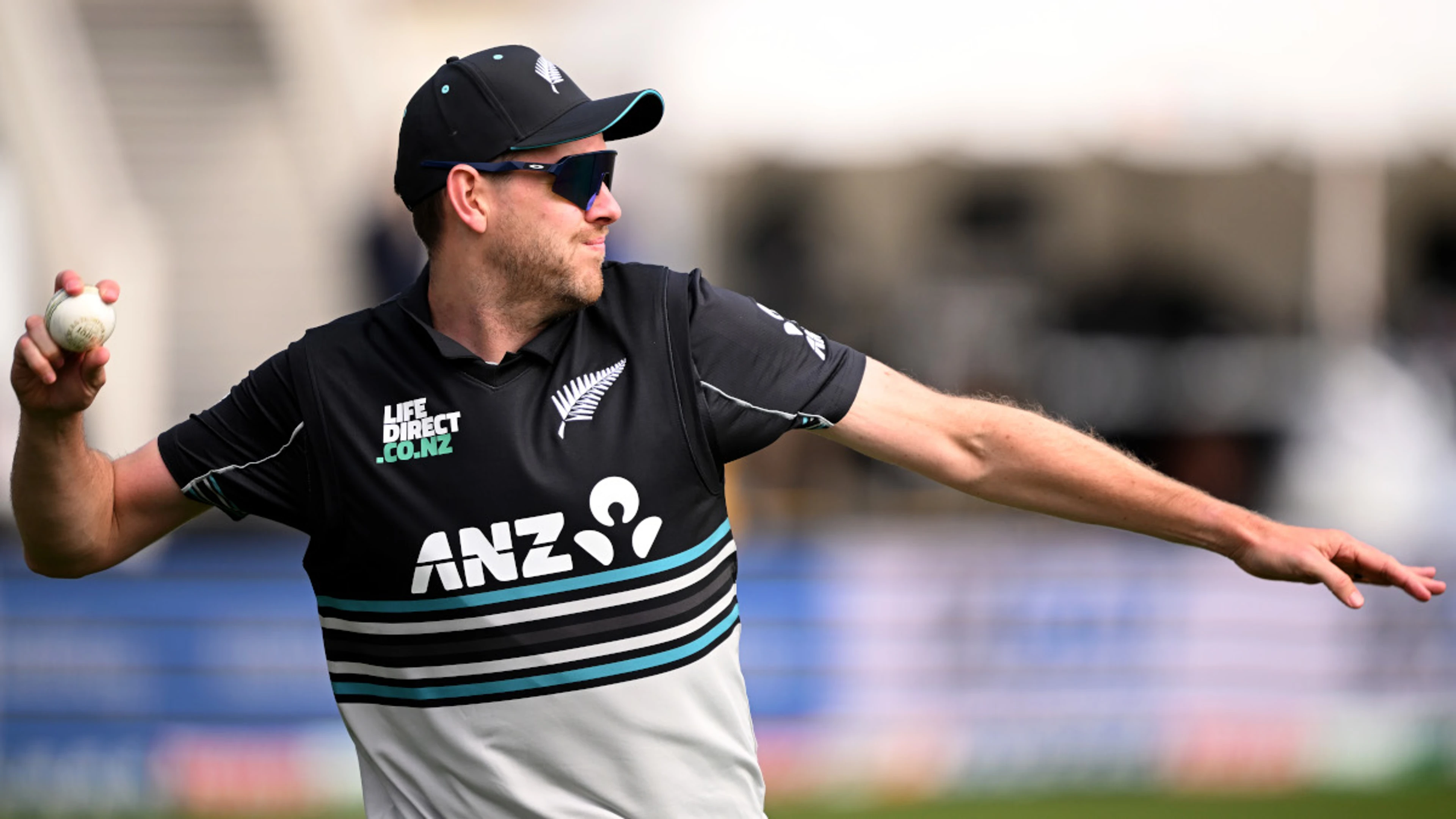 Big-hitting New Zealand crush Pakistan by five wickets for 2-0 lead