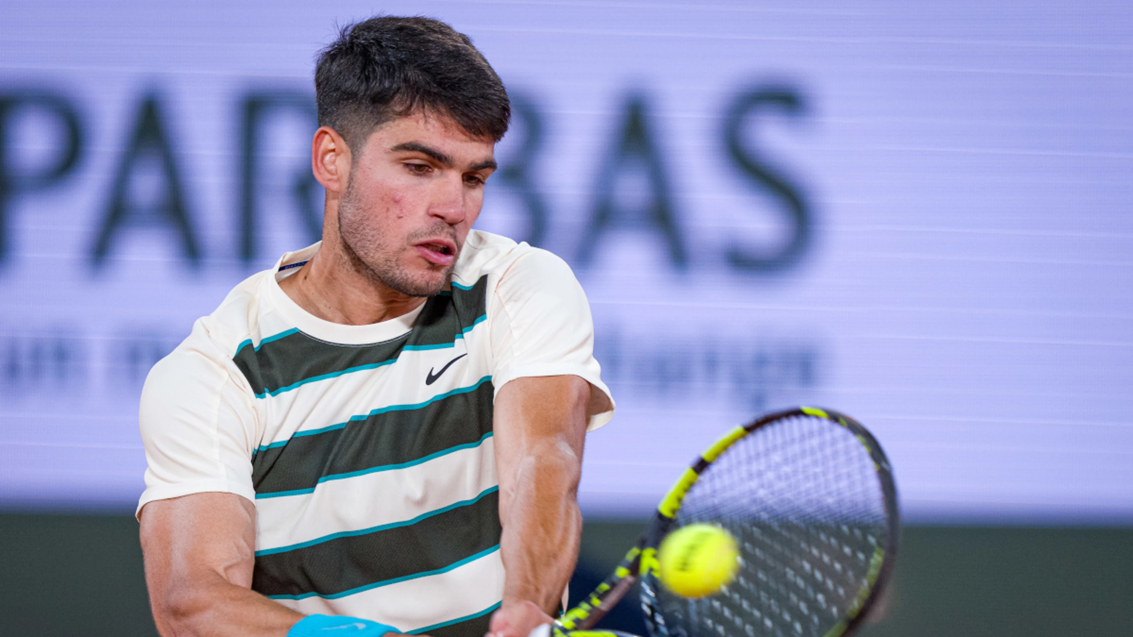 'Amazing' Alcaraz canters into French Open last four