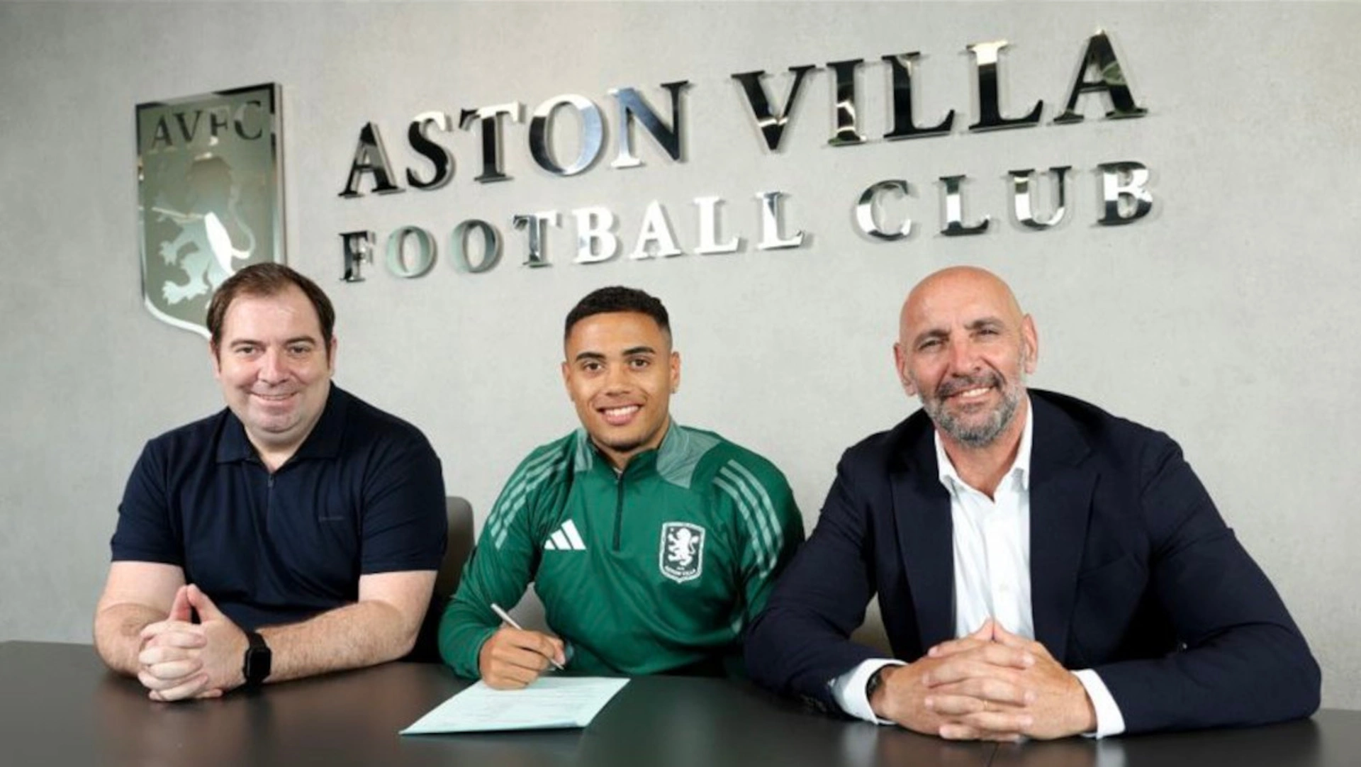 Aston Villa sign forward Dobbin from Everton