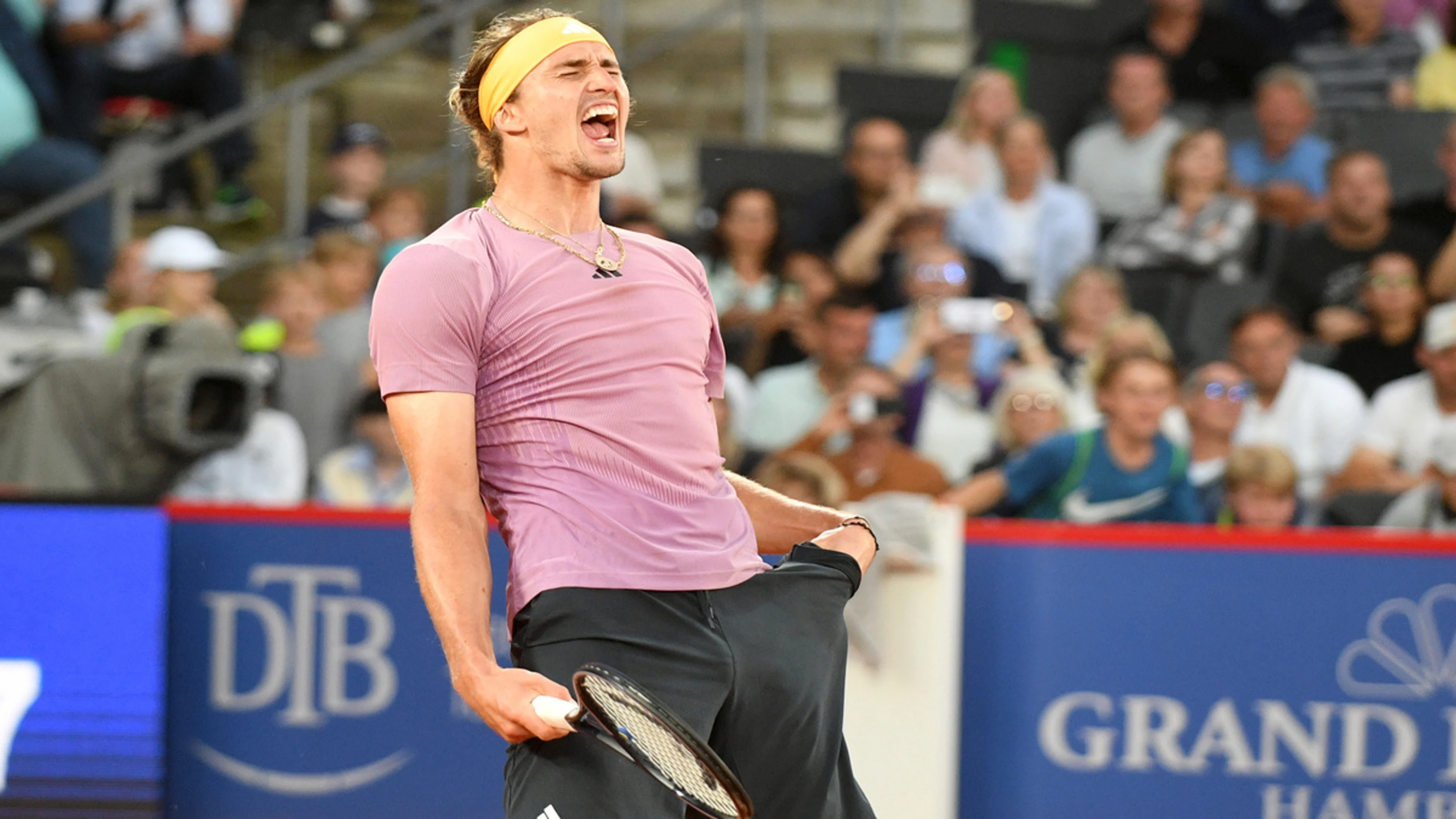 Zverev outlasts Gaston to reach Hamburg quarterfinals