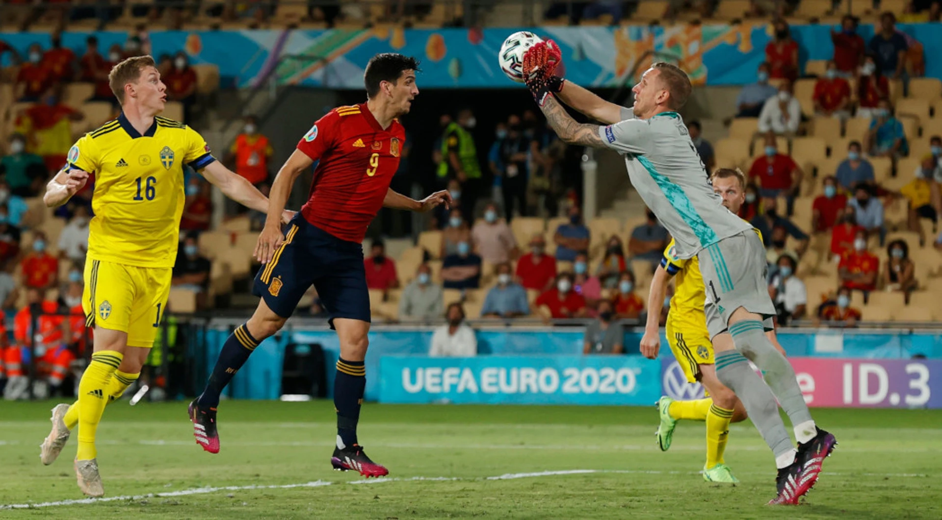 Spain stifled as Swedes grind out grim draw