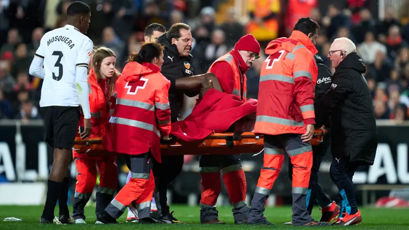 Valencia's Diakhaby undergoes surgery on serious knee injury