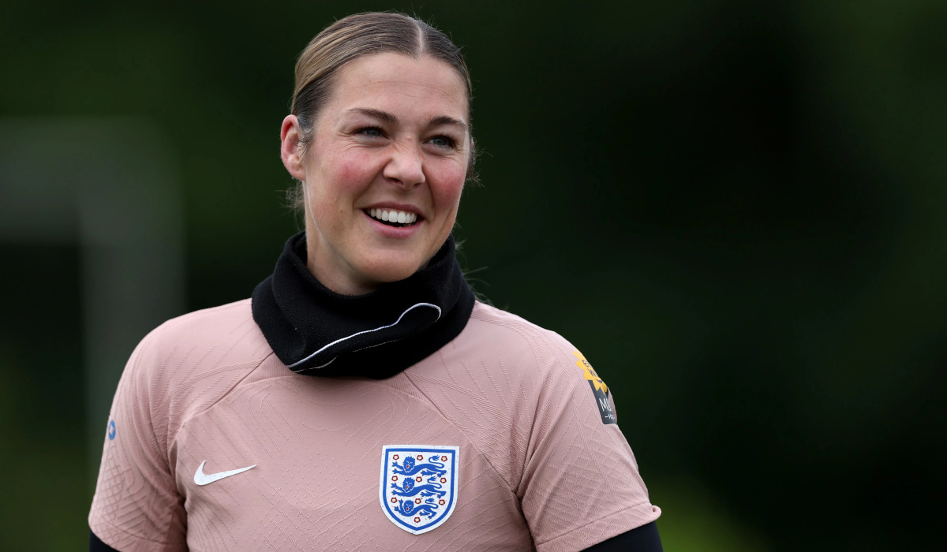 England goalkeeper Earps joins Paris Saint-Germain
